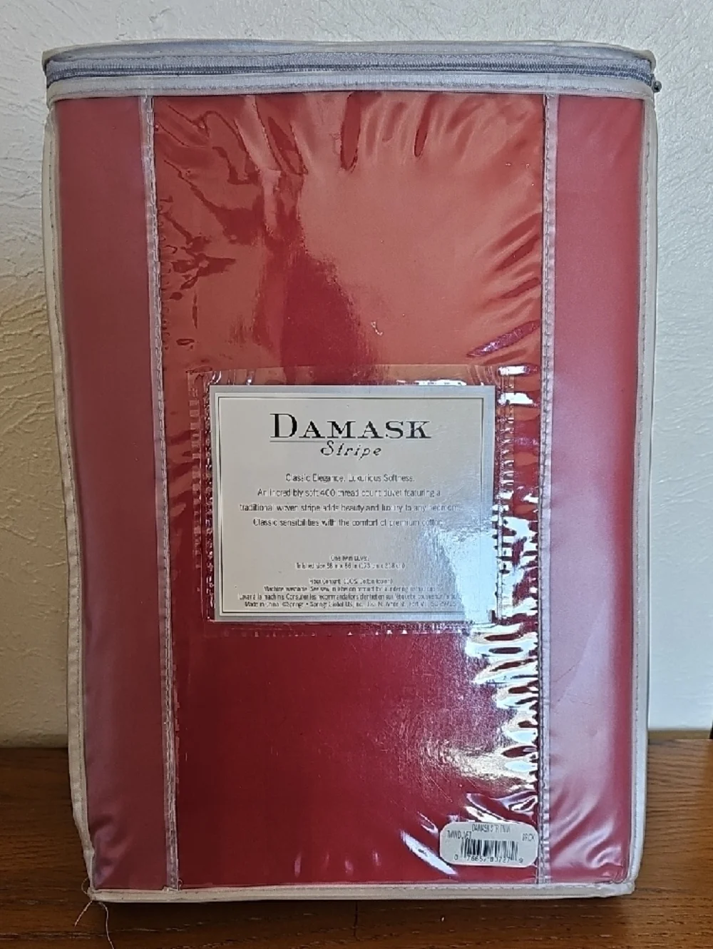 New in package Damask Twin Duvet Cover - Red 100 % cotton 400 Thread